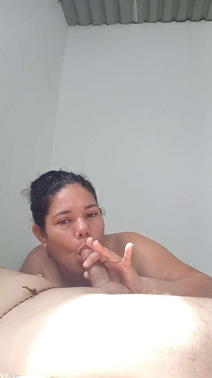 Couple amateur: Beautiful Girlfriend Sucking Deep Throat
