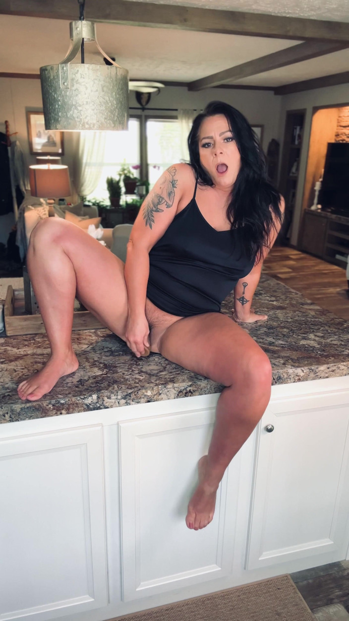 Gia Farina: Hot Housewife Plays While Everyone’s Out