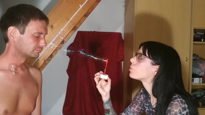 Beth Kinky: Slave boy facing the bubbles