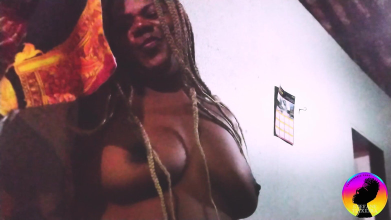 Stefane Teixeira: アフリカの熟女に朝のオナニー