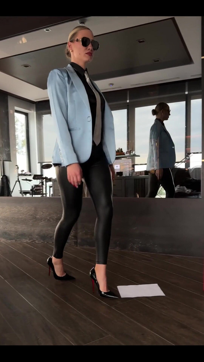 Angel The Dreamgirl: Ladyboss Loses Control