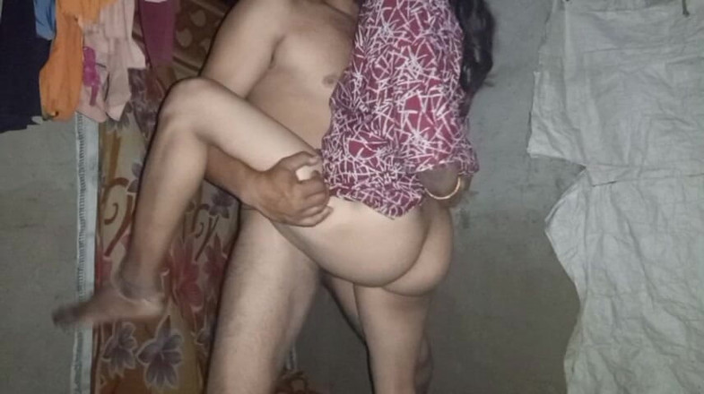 KMM: Desi Bhabhi rucha ją w domu