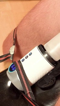 Alleen gelaten om machines na een orgasme in bedwang te houden aan een pikmelkmachine voor een postorgasme kwelling