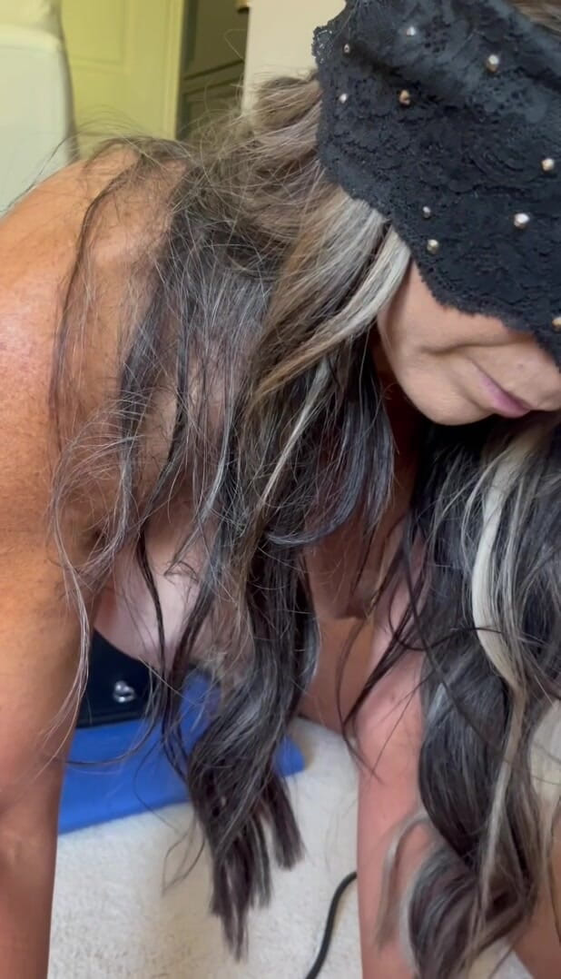 PawgWifeandHubby: Дружина з блідою дупою катається на члені та інтенсивний оргазм на трах-машині