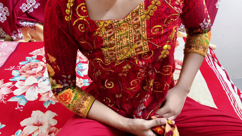 Bdsex24: Arbetande tjej knullar fitta har ägare i huset