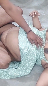 3 Months Pregnant Neigbour Fingaring and Fucking