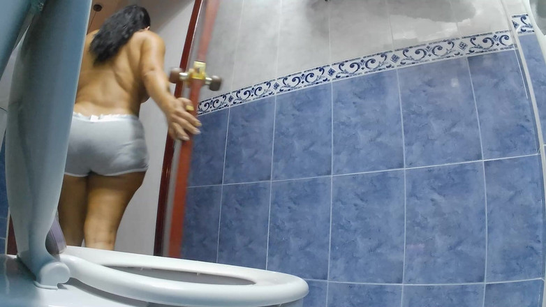 SENSESEX: Opnames van mijn stiefmoeder die pist