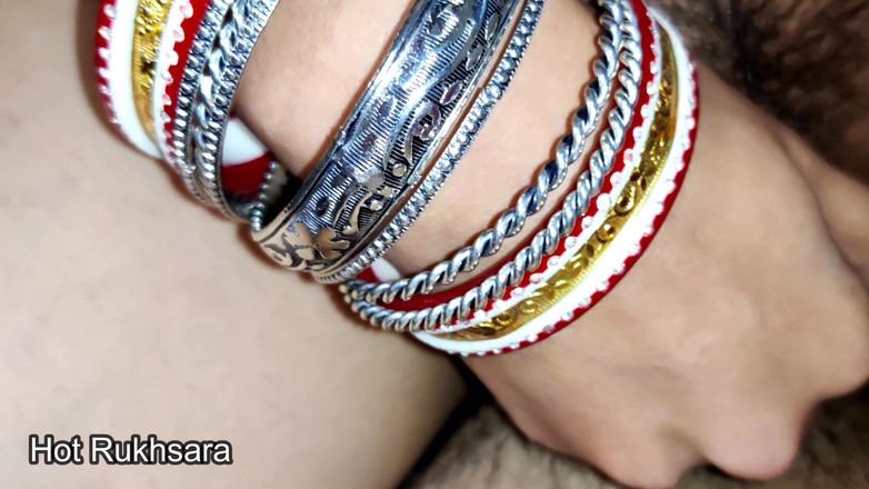 hot_rukhsara: Hintli işadamı karısı evde yokken desi hizmetçisini sert sikiyor