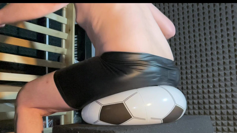 BeachBallsDuo: Bigbootylucy i dragon agressively butt zmiażdżył kolejne 6 piłek plażowych + 2 jazda...