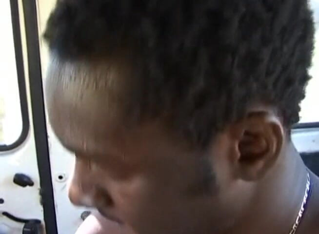 Bareback TV: Interracial-fick im van