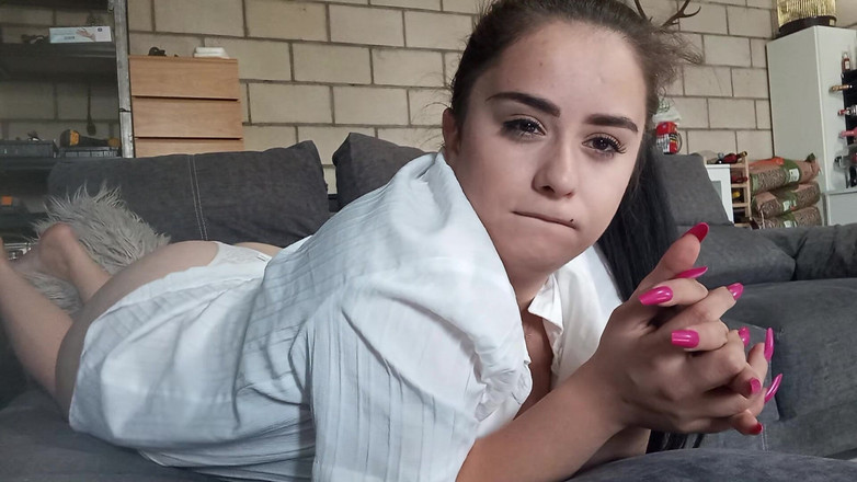 fartingclub01: Une PAWG sexy pète dans sa culotte et sa chemise