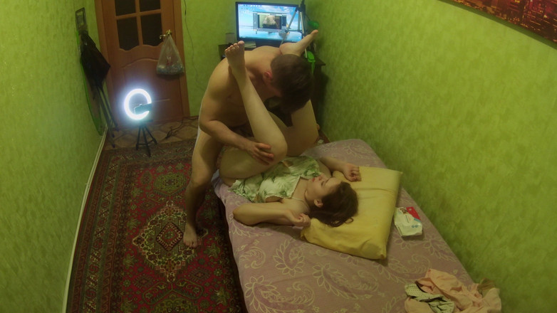 Jay_Marish: 継父は彼の継娘ラフを犯した