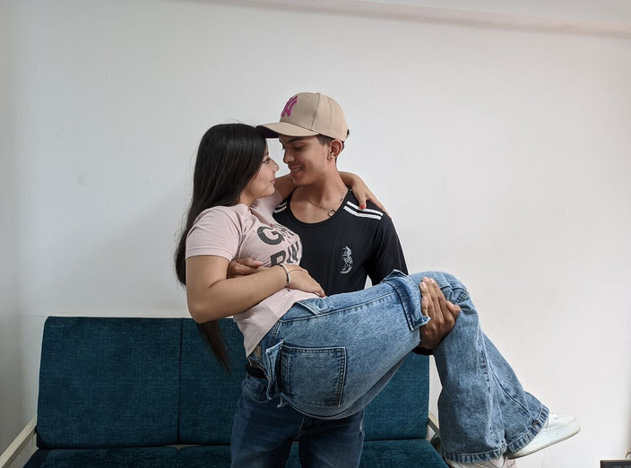 mackencie29: Stor röv granne, om du vill kan jag lyfta upp...