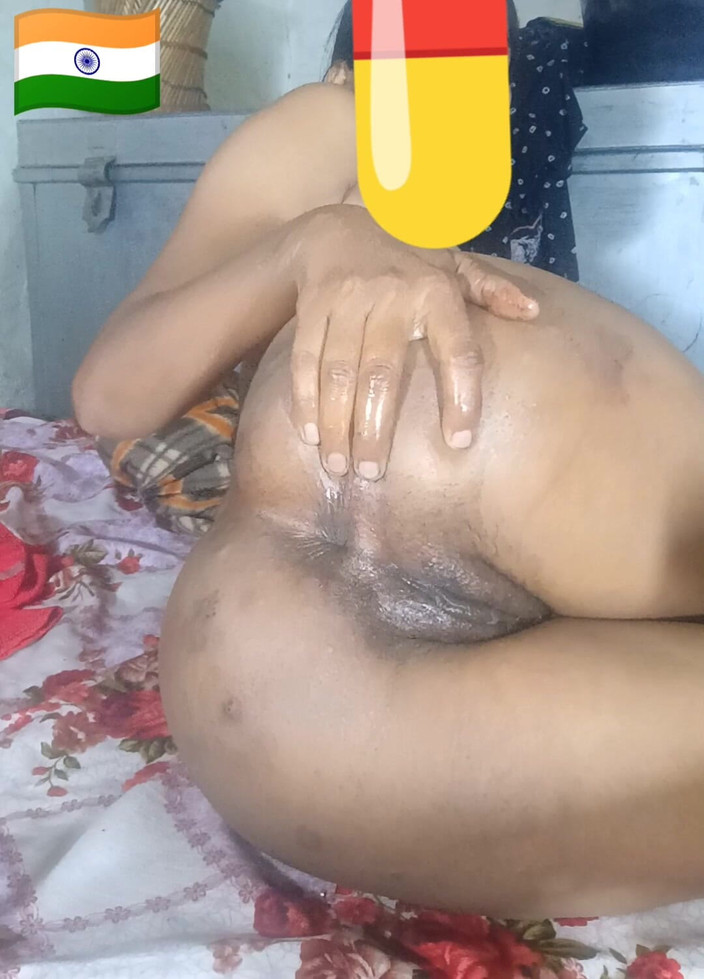 Mrandmrsvema22: Desi-meisje solo masturbatie vingeren in kont en kut close-up Hindi