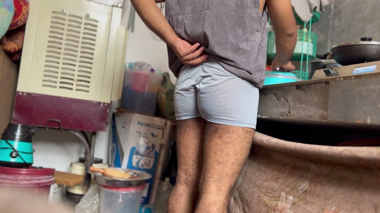Desi__Panda: Ouah, première fois, coloc, grosse bite monstrueuse