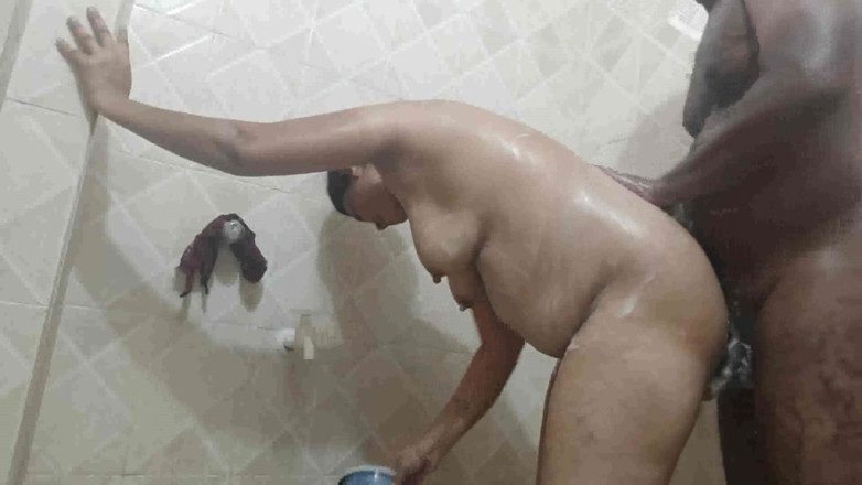 Sexy sindu: Sexy Sindu Bathing Sex with Lover