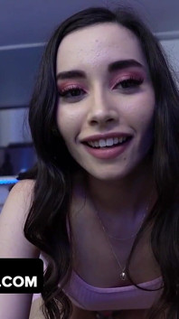 Aria lee will, dass ihr stiefvater in sie kommt