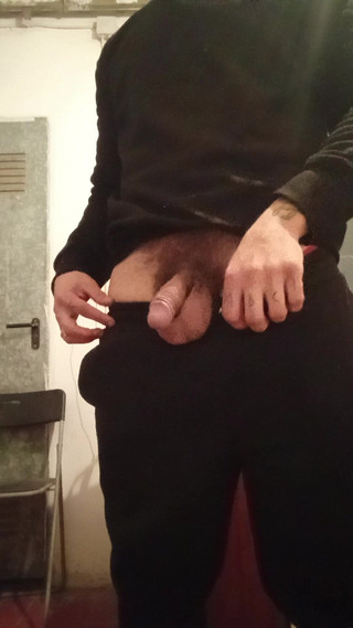 Amateurmann: Real Amateur Hairy Guy Handjob Big Cock Milk