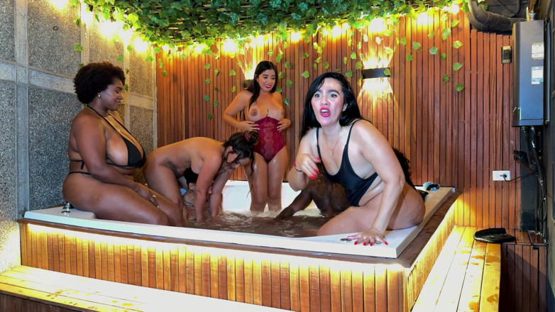 KataleyaGil: Spectacular Interracial in Jacuzzy in Medellin