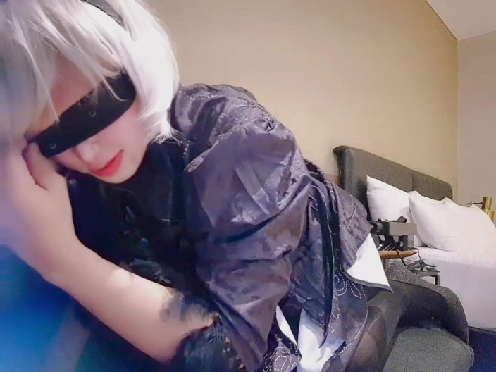 Harinni: Fucked by Sex Machine for the First Time While Cosplaying...