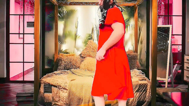 Kitty_Cross: 甜美的变性人女孩穿着超大的柔软连帽衫摆姿势