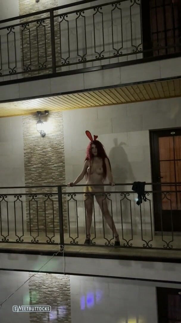 SweetButtocks: Dançando nua no hotel