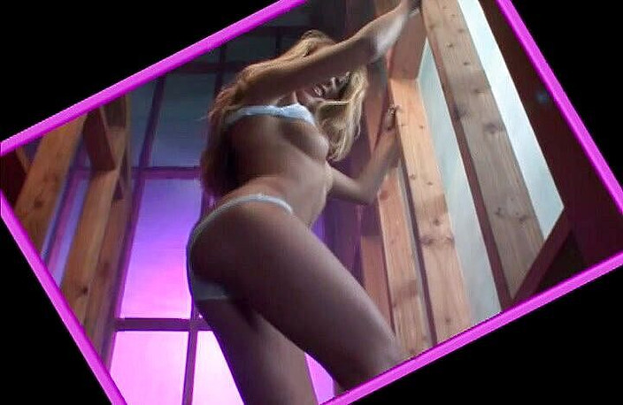 Perfect Porno: Piękna loszka college'u z doskonałymi wargami cipki zostaje zerżnięta przez...