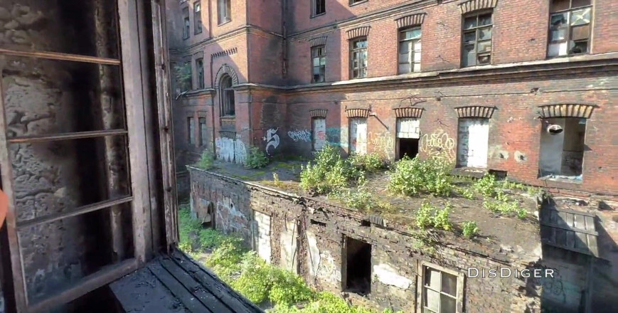 Dis Diger: Застукал девушку 18-летней в частном секторе и сурово наказал трахом в задницу и заполнил ее лицо спермой