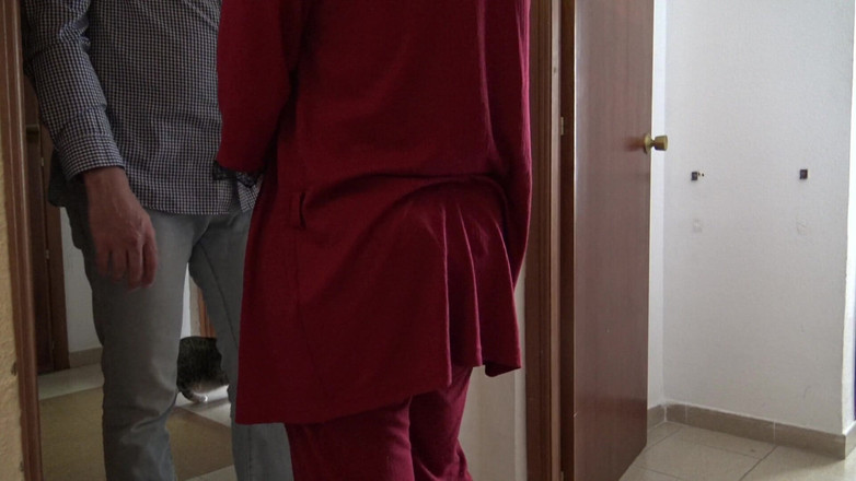 Stepmom Susan: Bini cuckold benarkan lelaki penghantar Amazon pancut ke dalam mulut...