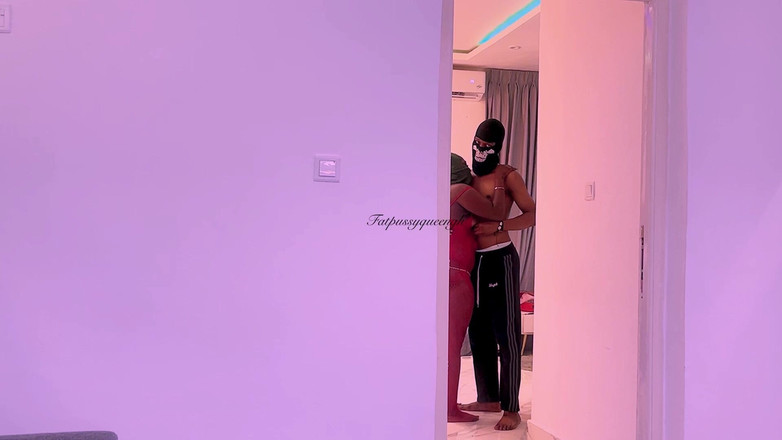 MansaMusa: Petrecere - fundul mare negru suge, călărește și fute tare un armăsar...