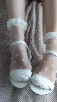 Sokbeurt, Aftrekken, Klaarkomen Op Mijn Schattige Witte Sokken En Schoenen - Zeer Hete Fetisjvideo!