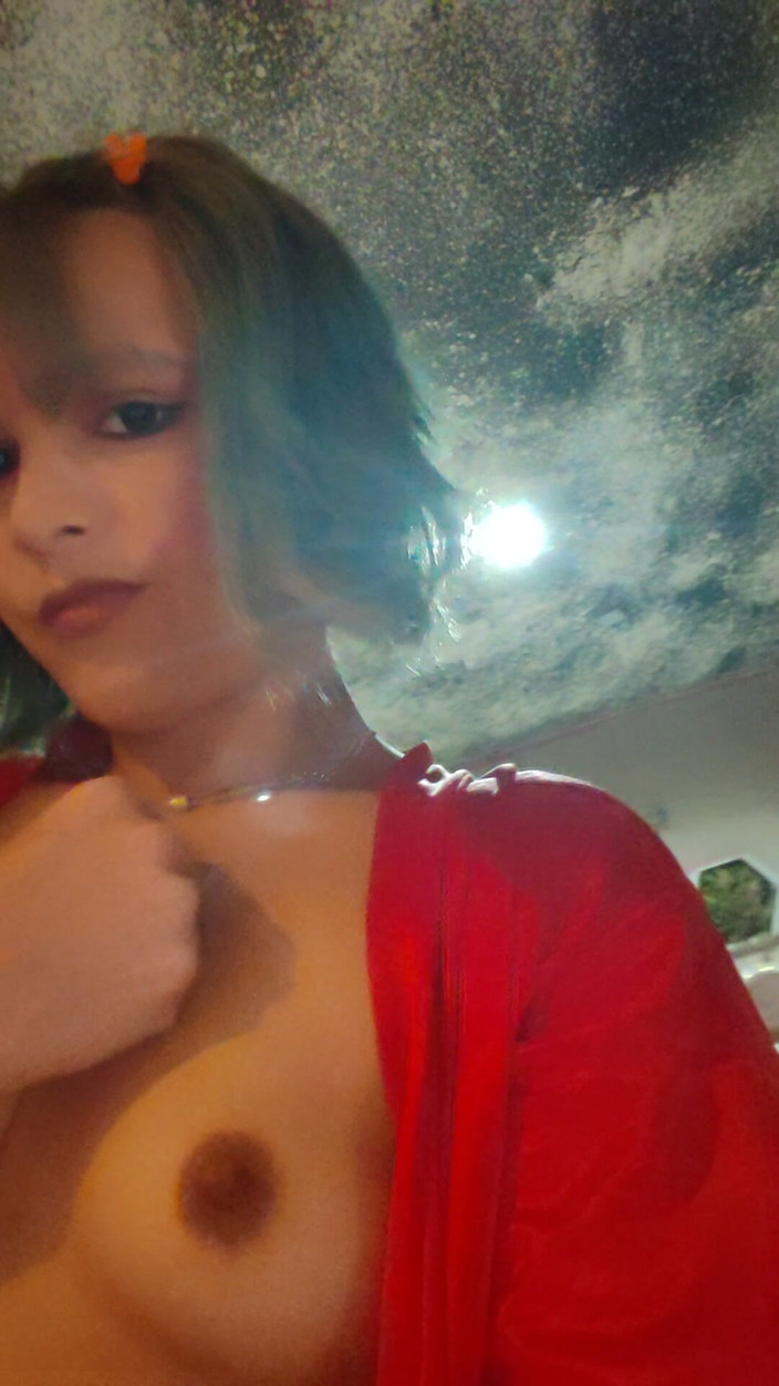 Lusi: Cónyuge enseñando el nugget