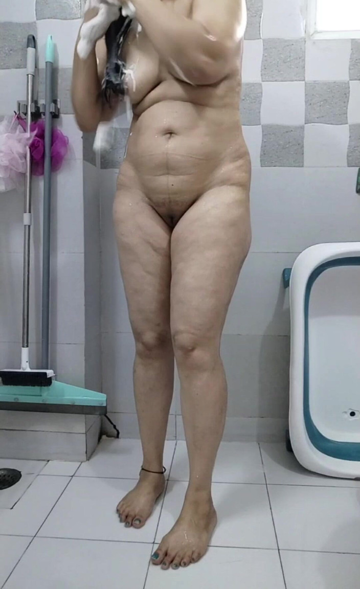 Hot Indian mommy: Indische stiefmoeder douche striptease