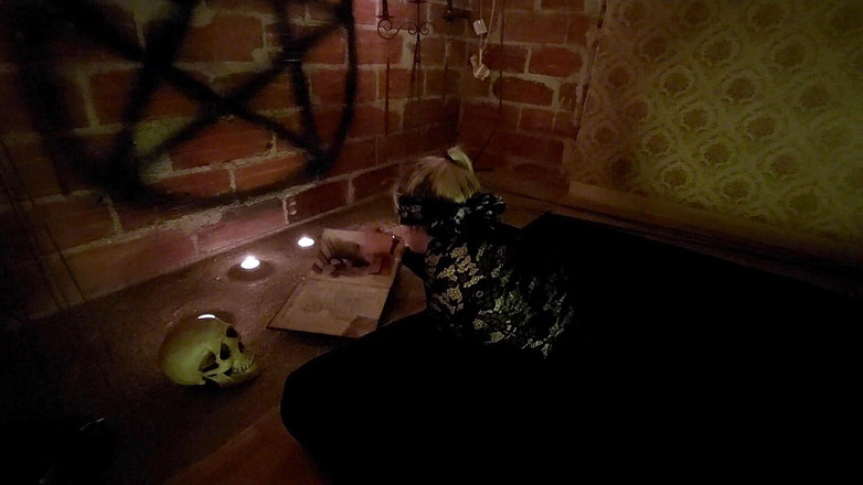 EliAndAdam: Setkání s krásnou žhavou čarodějnicí - pokračování ...