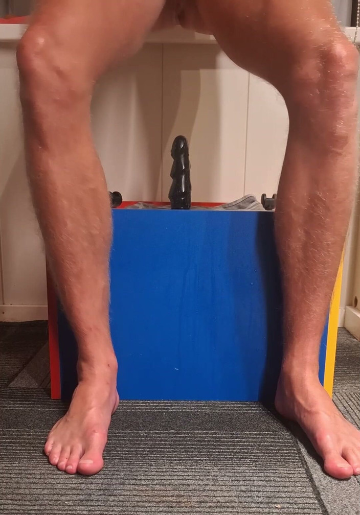 NoFace Twink X: Hot Solo Anal Play Twink bierze dildo