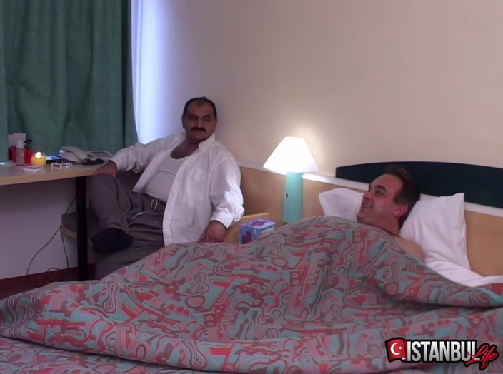 Istanbul life: Oksan Oksars erster dreier mit Sahin K