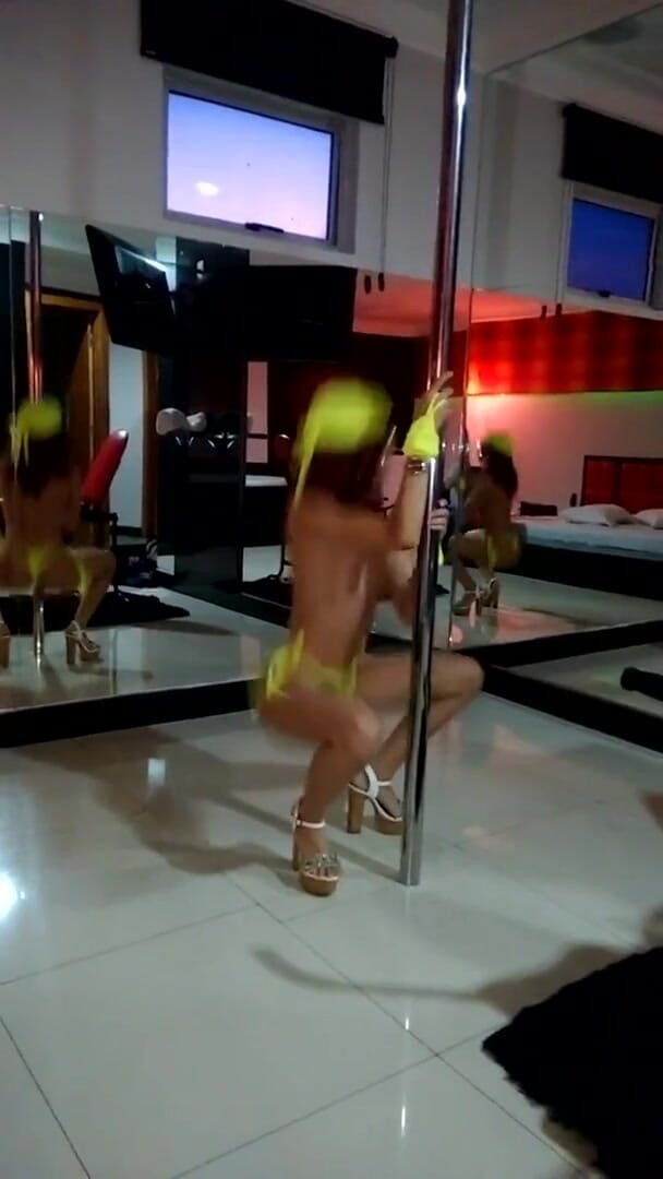 Laura Nynphe: young skinny dancing poledance