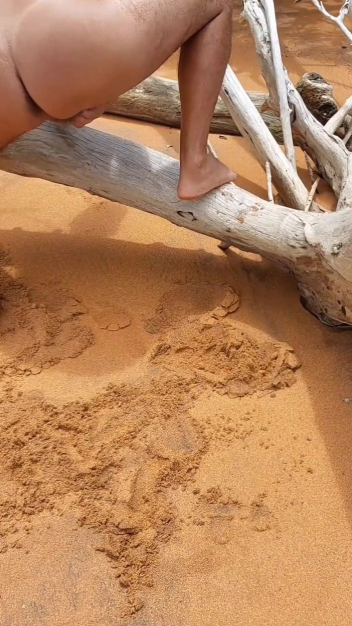 Ladysilvas: Ladysilva předvádí svůj opálený zadek s velmi sexy tan line...