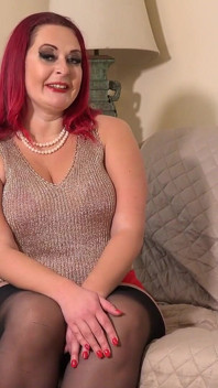 Auntjudys - una entrevista sexy con gordita pelirroja milf Julieta