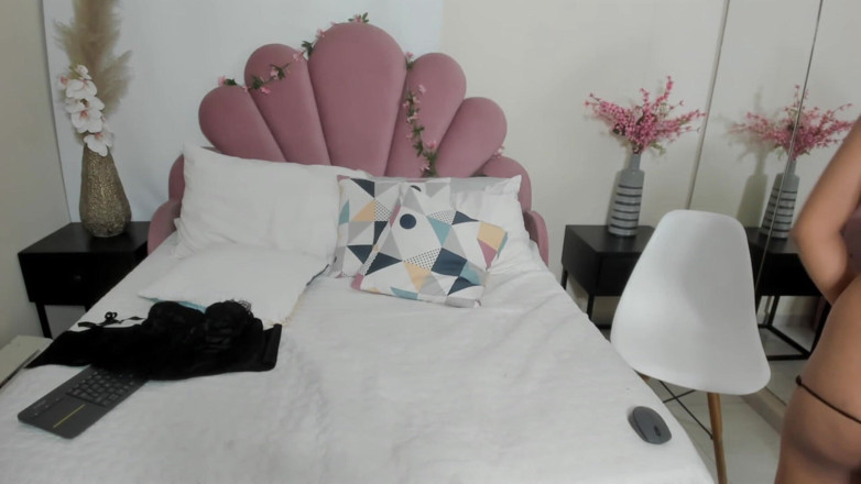 Angela Xoo: I Suck the Dildo Because I Have a Man Who...
