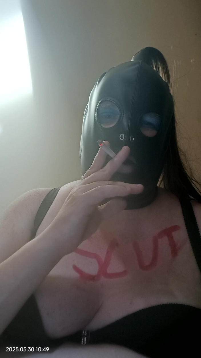 Stephanie-Nicole-TV: BbW TV fuma e gioca con un dildo