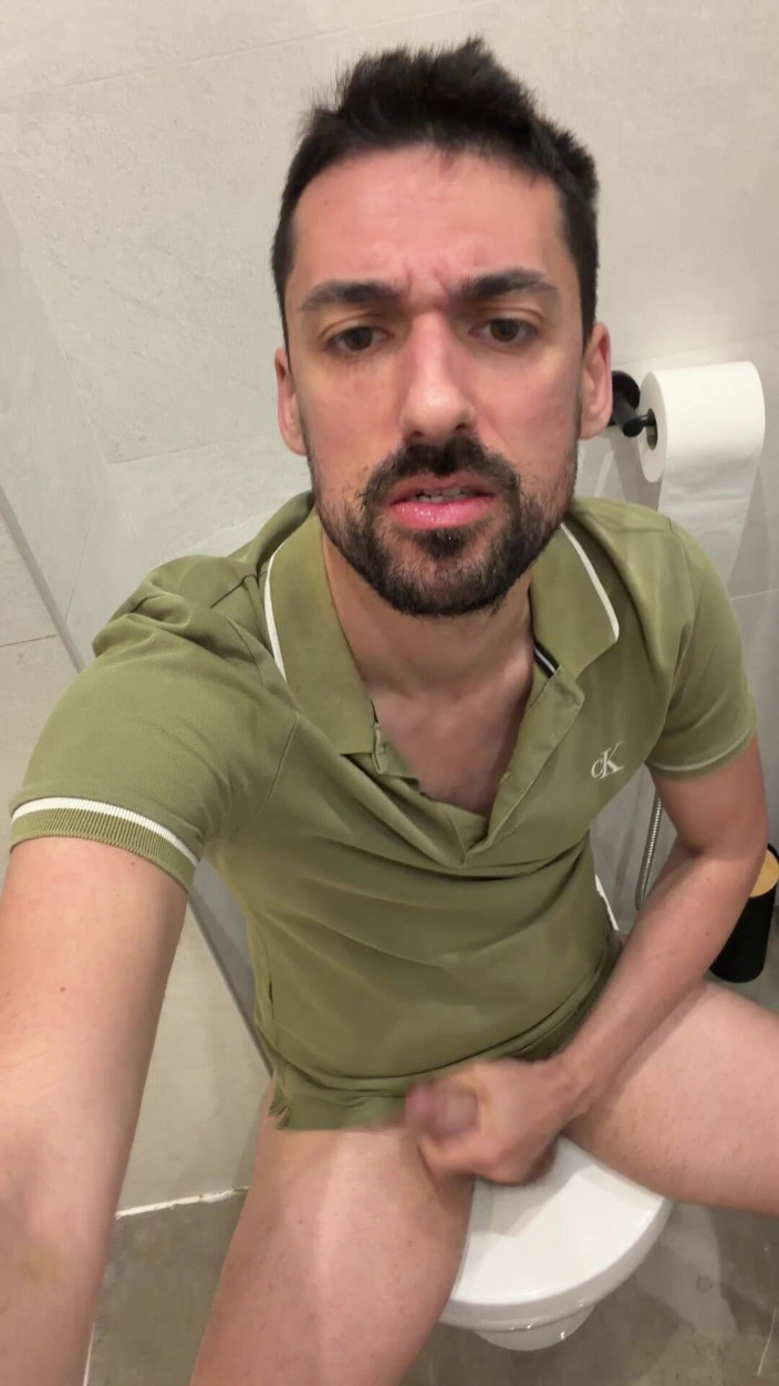 Liam Harding: Hot Stepdaddy Jerking off in Bathroom