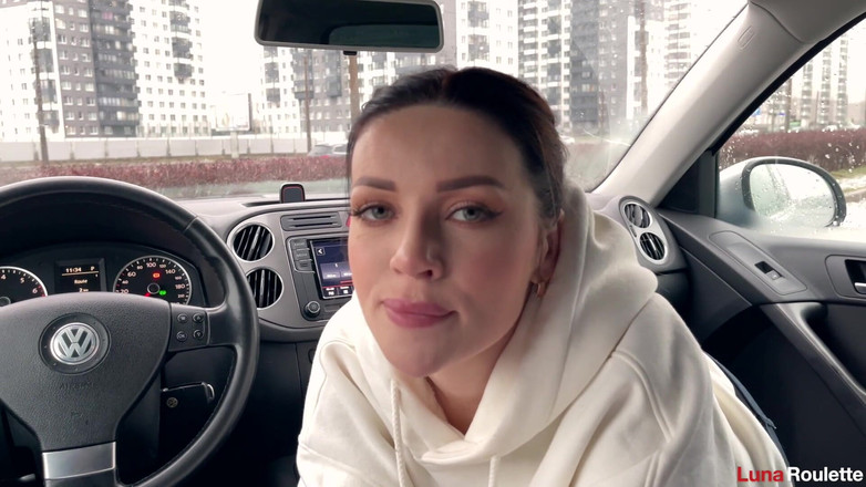 Luna Roulette: Dihisap dalam kereta di tempat letak kereta