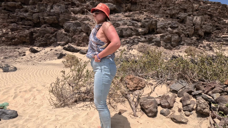 Emma Voyeur: Pissing Into My Jeans on the Beach - Full Release