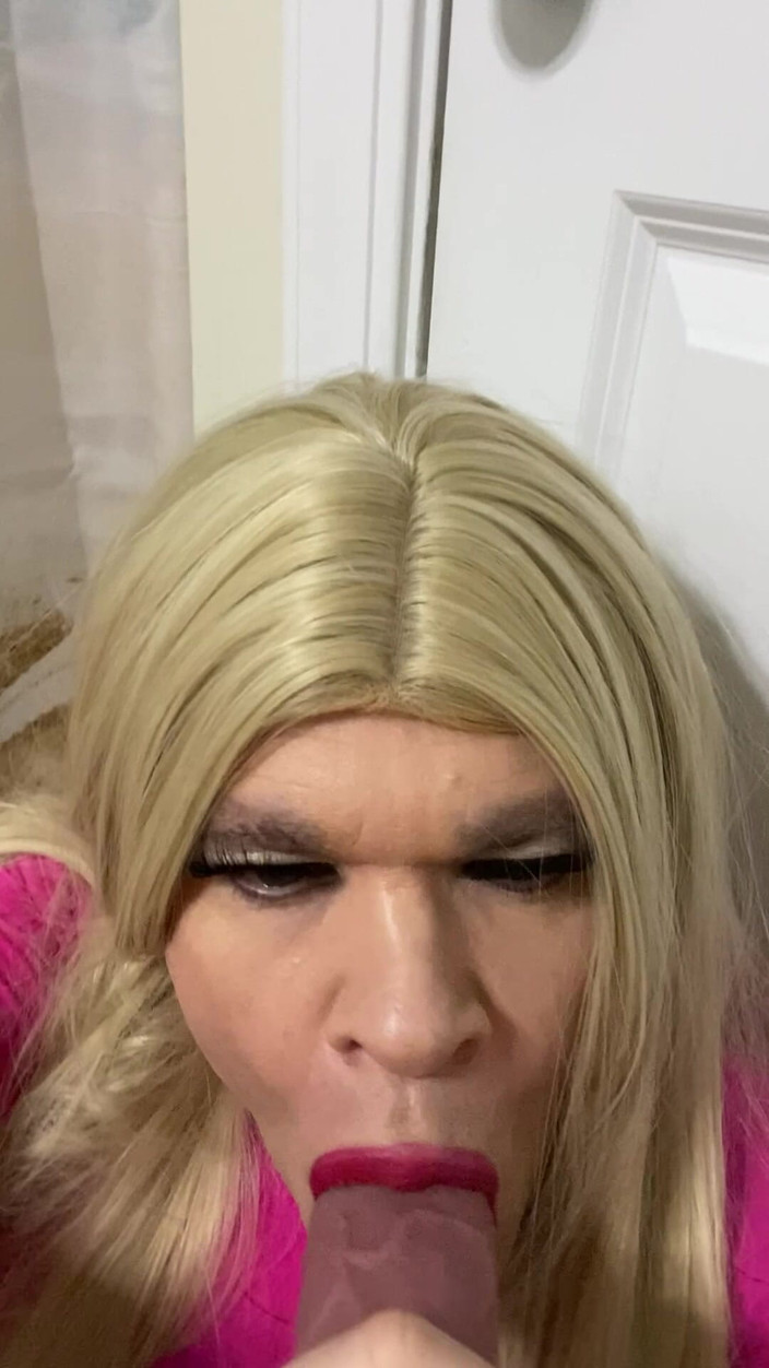 MadisonCD2025: Seksi Travesti Dildoya Döl Sızdırıyor Ve Sonra Emiyor