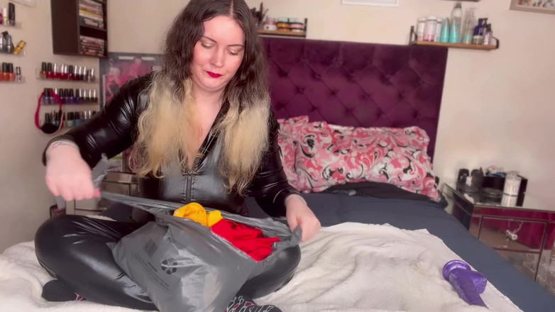 MissFFW: Lo spettare ha inviato i vestiti delle ex-fidanzate di miss...