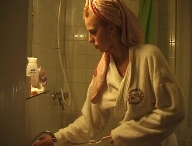 Flash Model Amateurs: Blonde with a crotch tattoo gets in the shower
