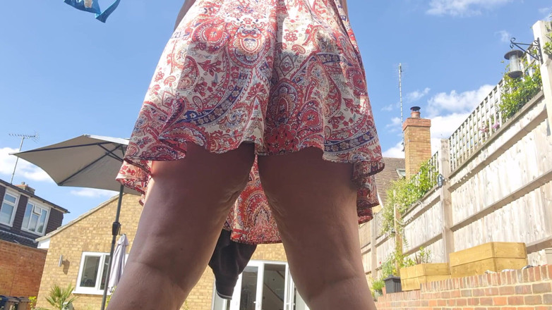 Uk Joolz: Flashing that ass again