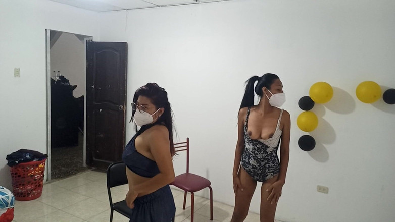 NEGRITA SEXY: 我的女同性恋朋友回家了，我们变得非常热辣和饥渴