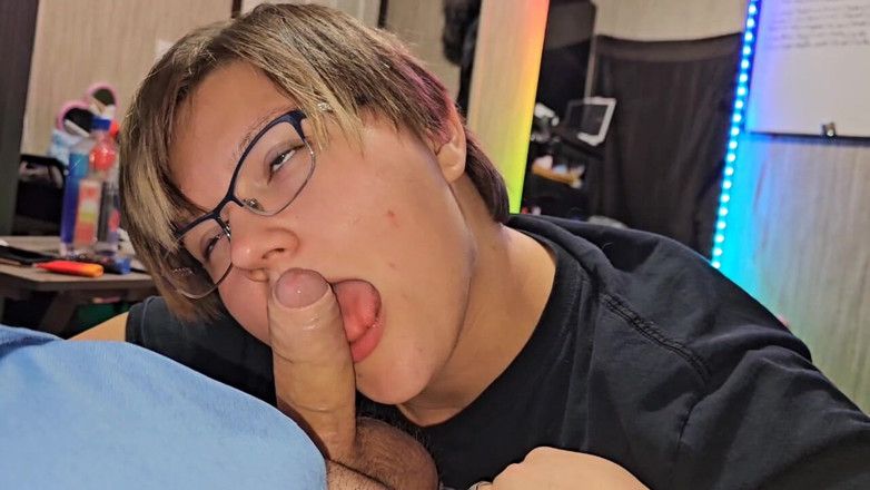 Funhousewife69: Muie pe cameră